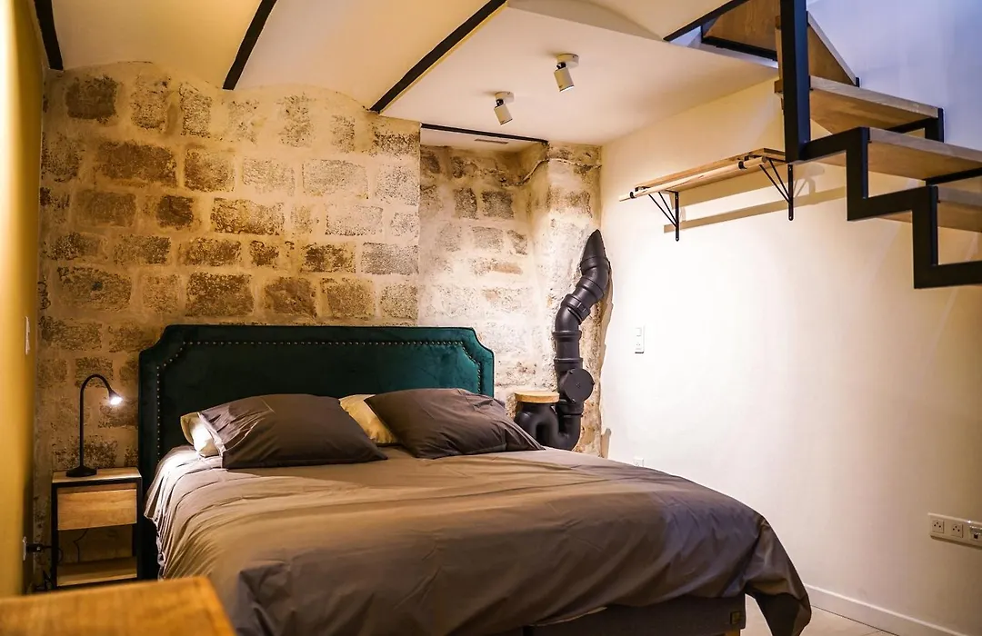 Charming Apartment Near Notre-Dame-1