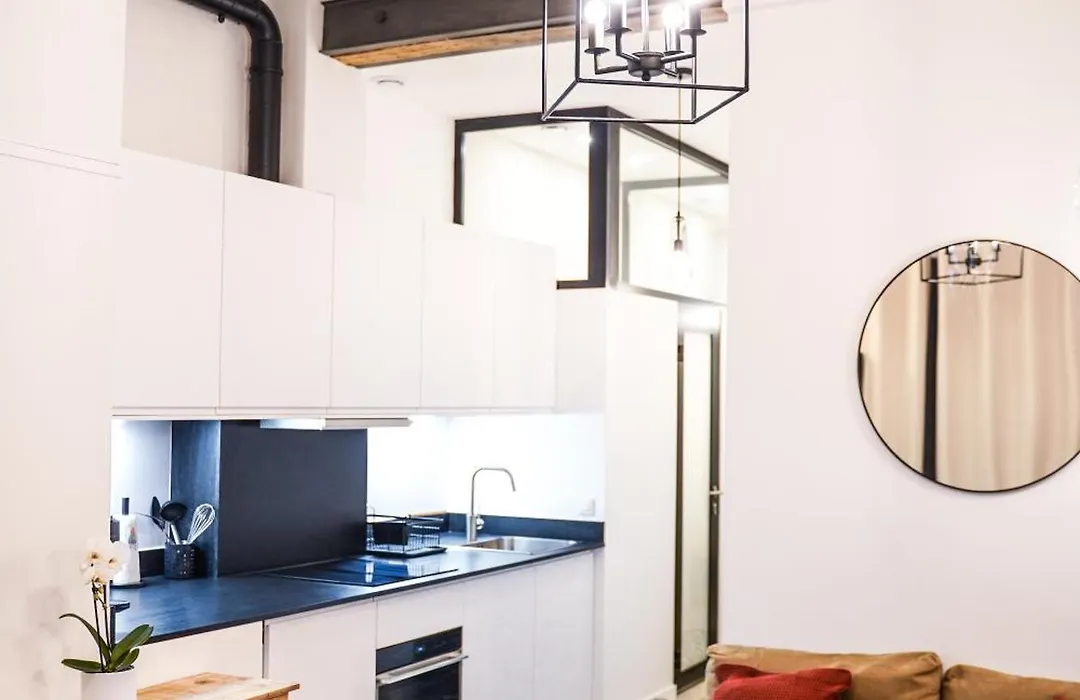 Charming Apartment Near Notre-Dame-1