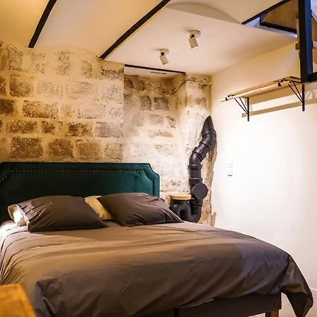 Charming Apartment Near Notre-Dame-3