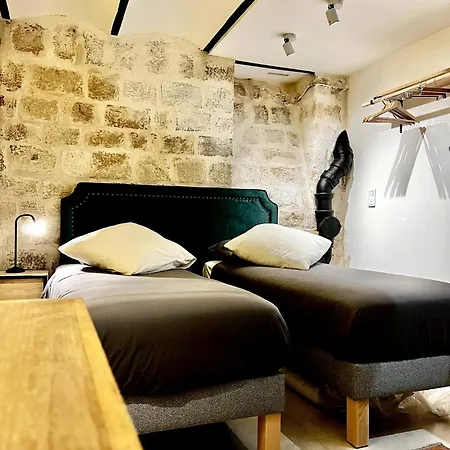 Charming Apartment Near Notre-Dame-2